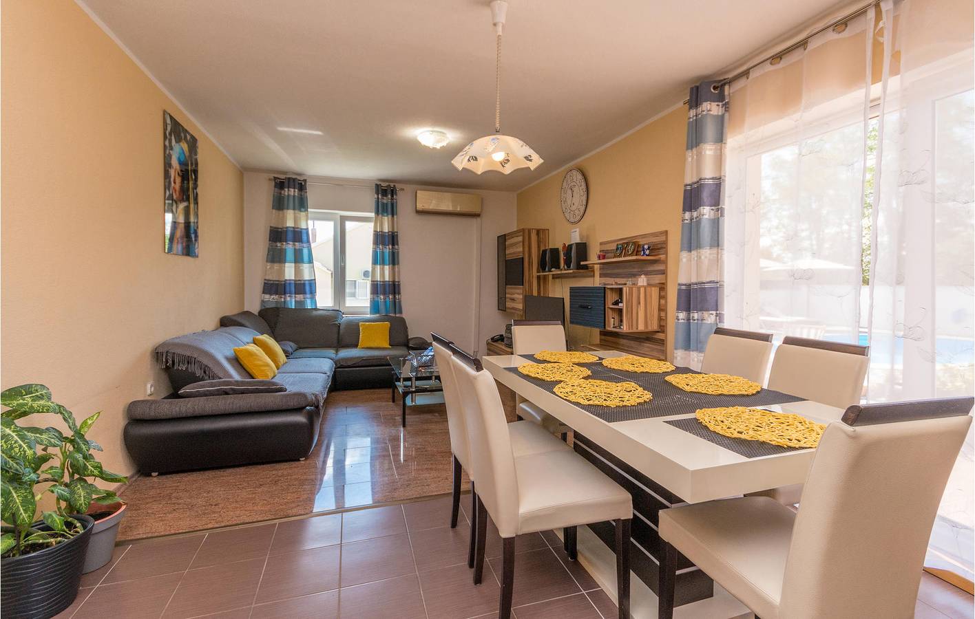 Ferienhaus für 8 Personen mit Terrasse in Pristeg, Grad Benkovac