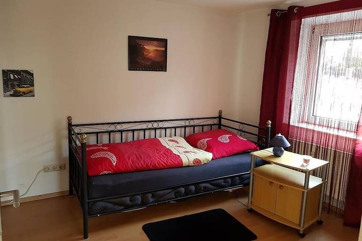 Ganze Wohnung, 54qm-große im Eg gelegene Ferienwohnung mit 4 Zimmern in Fürth, Franken