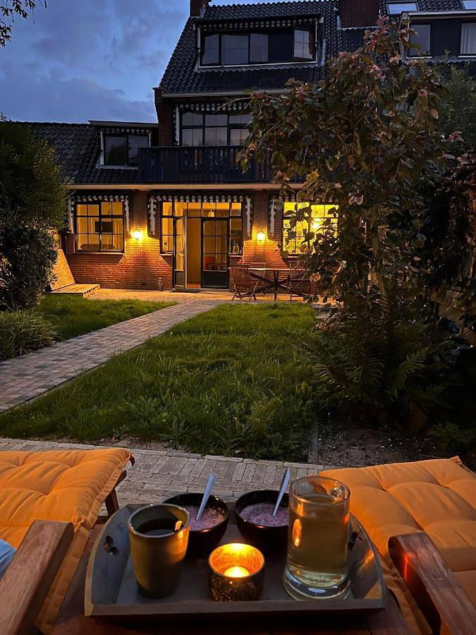 Pension voor 2 personen, with Terras and Tuin as well as Uitzicht in Den Haag