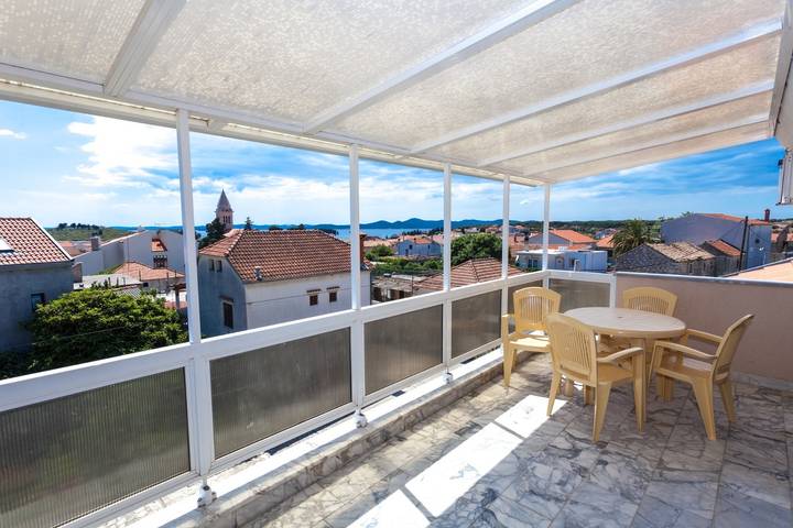 Ferienwohnung für 5 Personen, mit Balkon/Terrasse in Pakostane