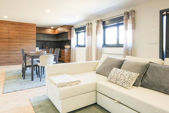 Chalet para 8 pessoas, com vista e piscina e ainda jardim, com animais de estimação em Chaves