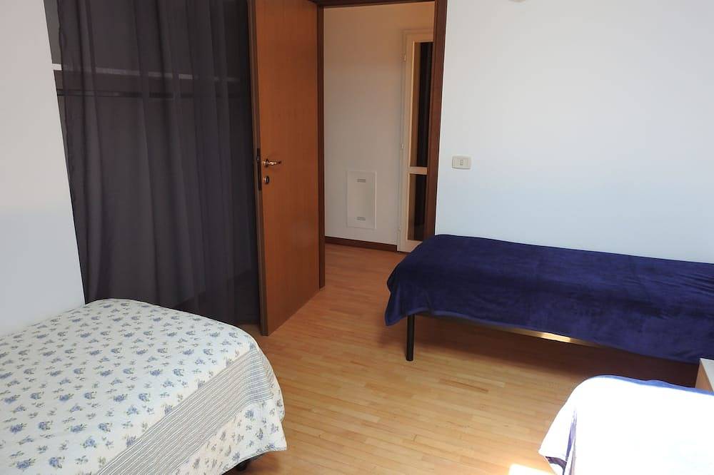Entire apartment, Large duplex apartment sleeps 5, private parking space, in the center in Ravenna, Ravenna Province