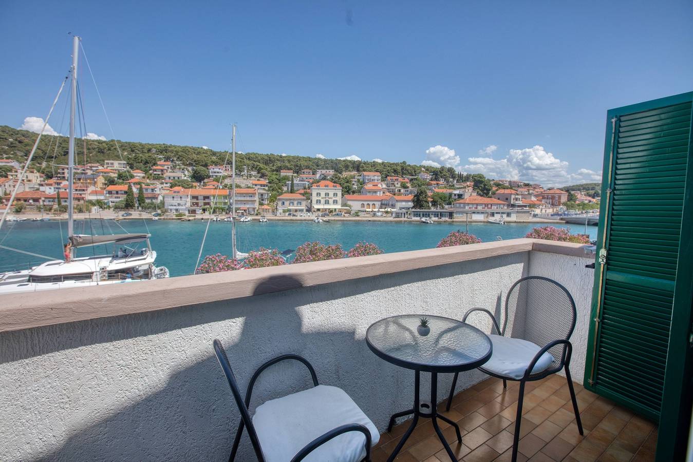 Ganze Wohnung, 1-Zimmer-Ferienwohnung mit Balkon und Meerblick Tisno (Murter) A-815-a in Tisno, Murter
