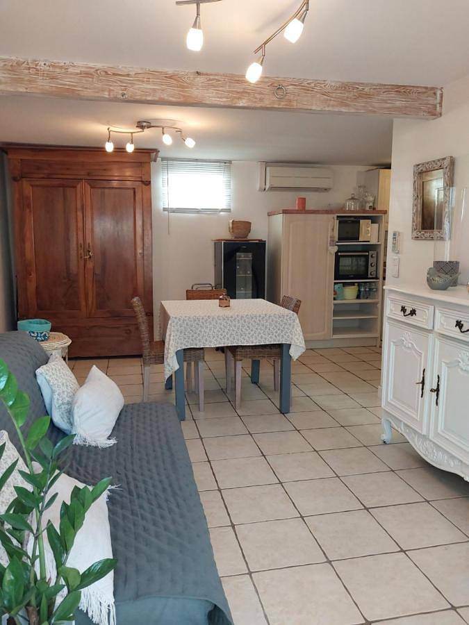 Appartement de vacances pour 4 personnes, avec piscine ainsi que terrasse et jardin
