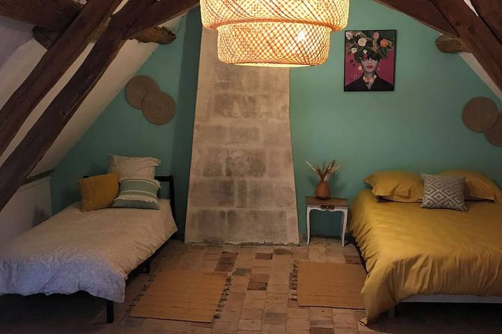 Gîte pour 10 personnes, avec jardin à Saint-Cyran-du-Jambot - 2