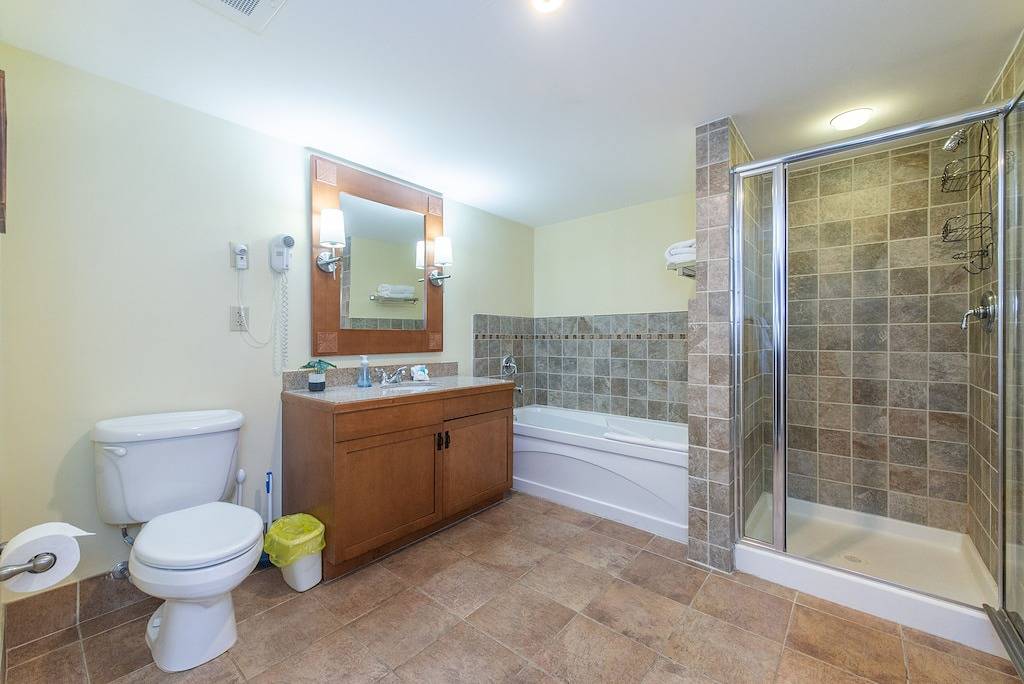 Ganze Wohnung, Sunsets at Mountain Creek. Balcony! Ski in/out, Pool, hot tub, wineries! in Mountain Creek