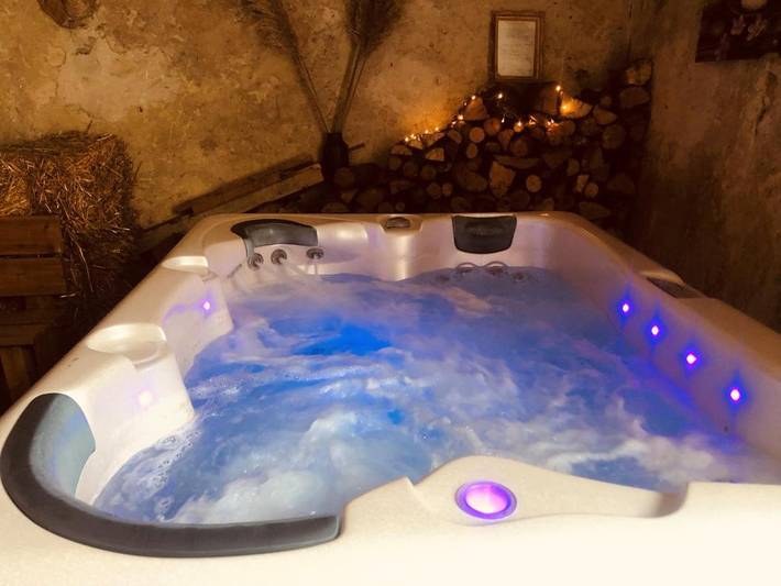 Appartement de vacances pour 10 personnes, avec piscine et jardin ainsi que sauna et jacuzzi