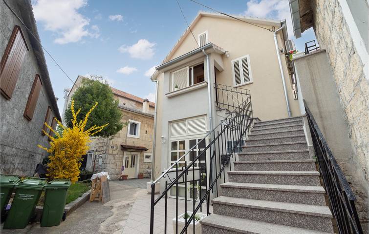 Ferienwohnung für 5 Personen, mit Terrasse in Sinj