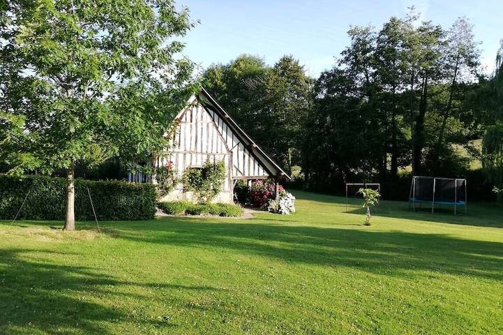 Gîte pour 2 personnes, avec Terrasse ainsi que Jardin et Piscine