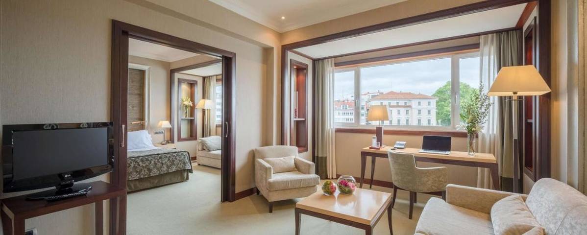 Hôtel pour 10 personnes, avec terrasse et sauna ainsi que jacuzzi et piscine à La Corogne - 4