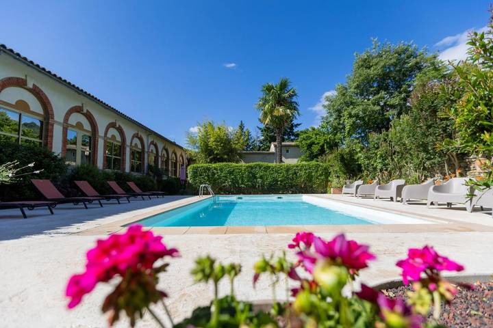 Hôtel pour 3 personnes, avec piscine ainsi que vue et jardin, adapté aux familles