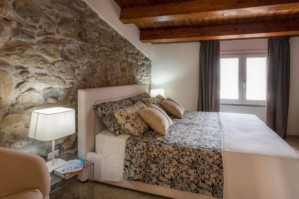 Magnífica villa con vistas al mar a pocos metros de la playa con jardín. in Letojanni, Provincia de Messina