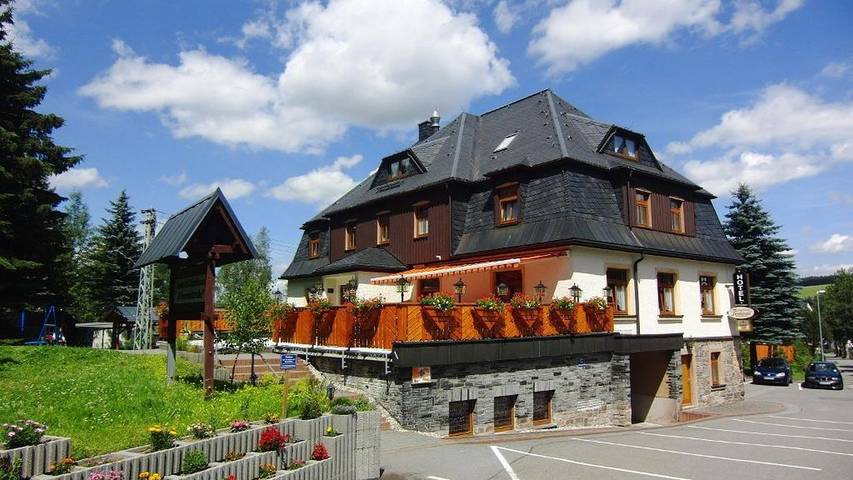 Ferienwohnung für 4 Personen, mit Garten und Sauna sowie Terrasse, mit Haustier im Erzgebirge