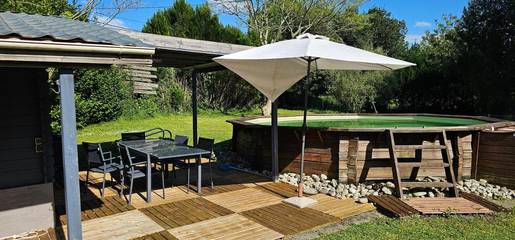 Gîte pour 2 personnes, avec piscine et jardin à Josse