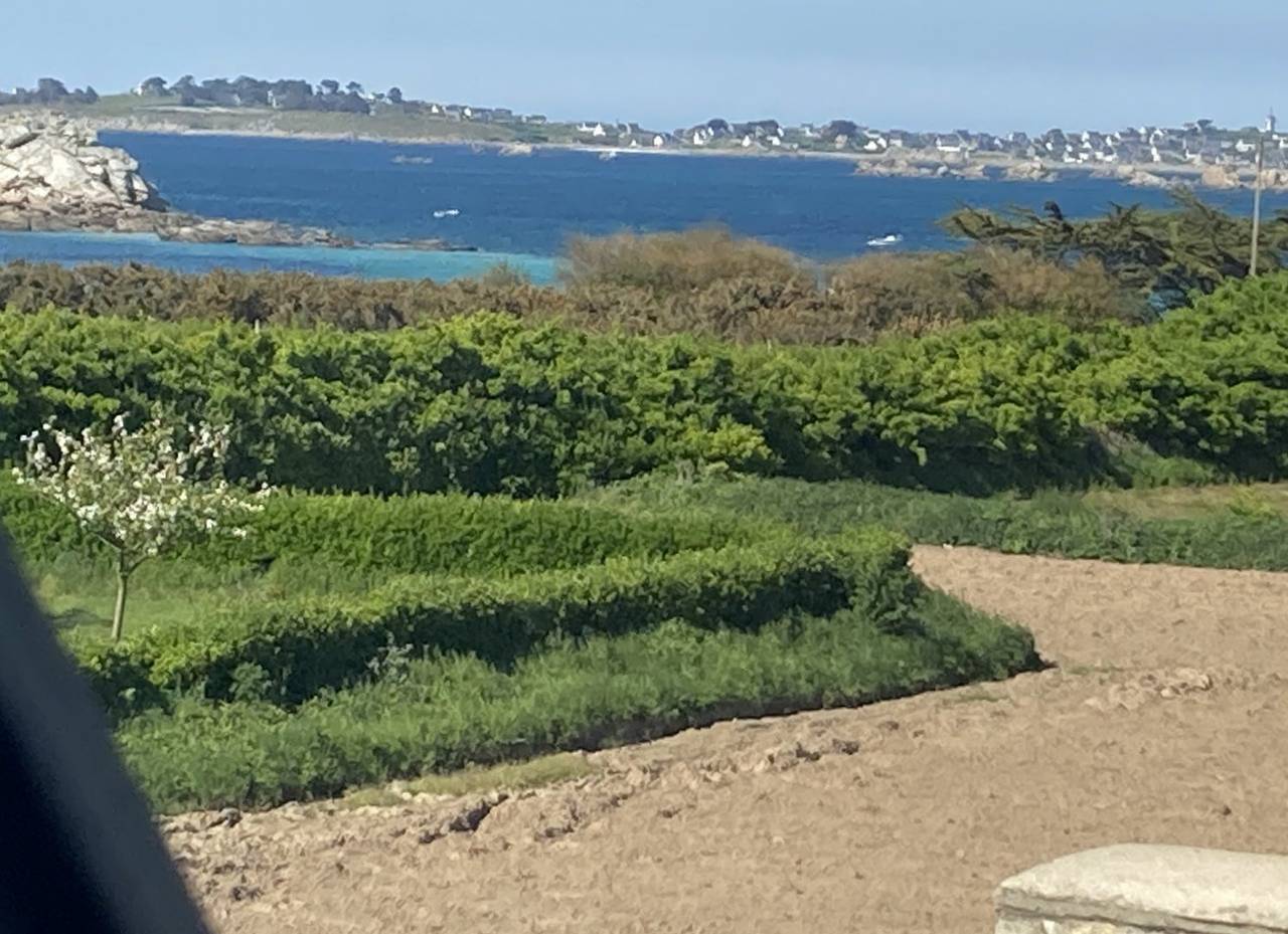 Maison au calme, tout près de belles plages. Vue mer. in Santec, Ceinture Dorée