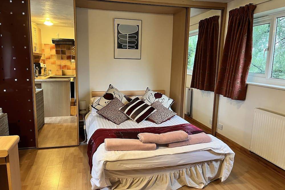 The Riverside Studio at Old Bridge Cottage , Ringwood, New Forest in Ringwood, Hampshire