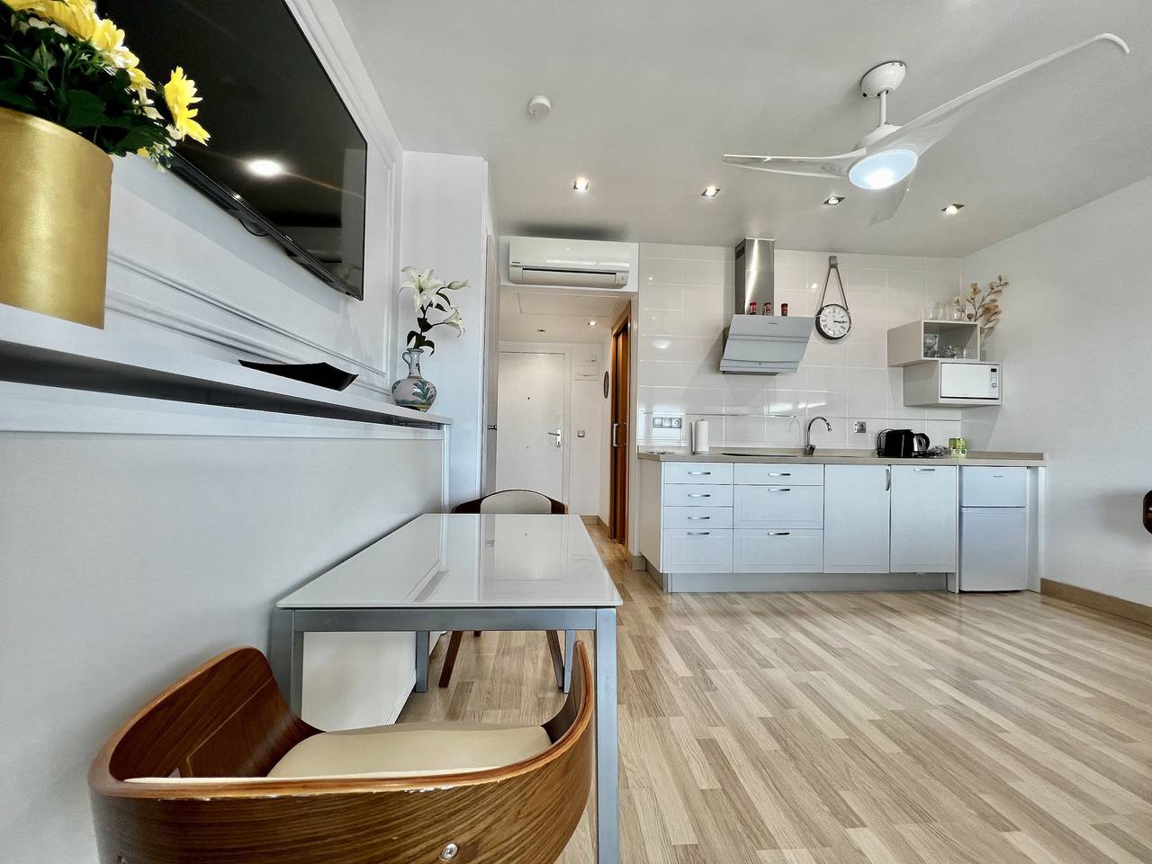 Monolocale intero, Riscal 9 by United Renters in El Barrio, Alicante