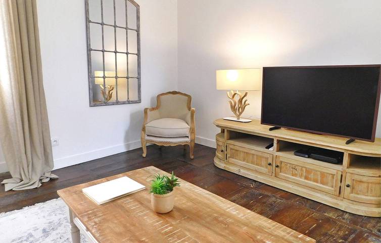 Appartement de vacances entier, Appartement moderne avec vue sur la rivière et à proximité des restaurants in Périgueux, Périgord Blanc