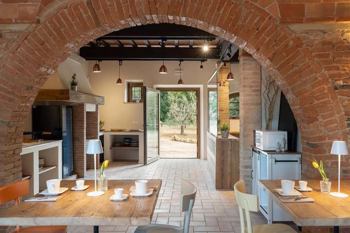 Ferienwohnung für 6 Personen, mit Whirlpool und Terrasse sowie Garten und Ausblick in Fauglia