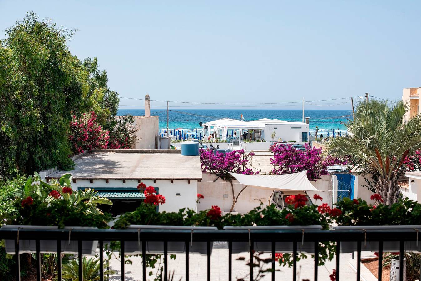 Apartamento entero, Apartamento vacacional 'Appartamento in Villa Tulipano' con terraza privada, jardín y Wi-Fi in Mazara del Vallo, Provincia de Trapani