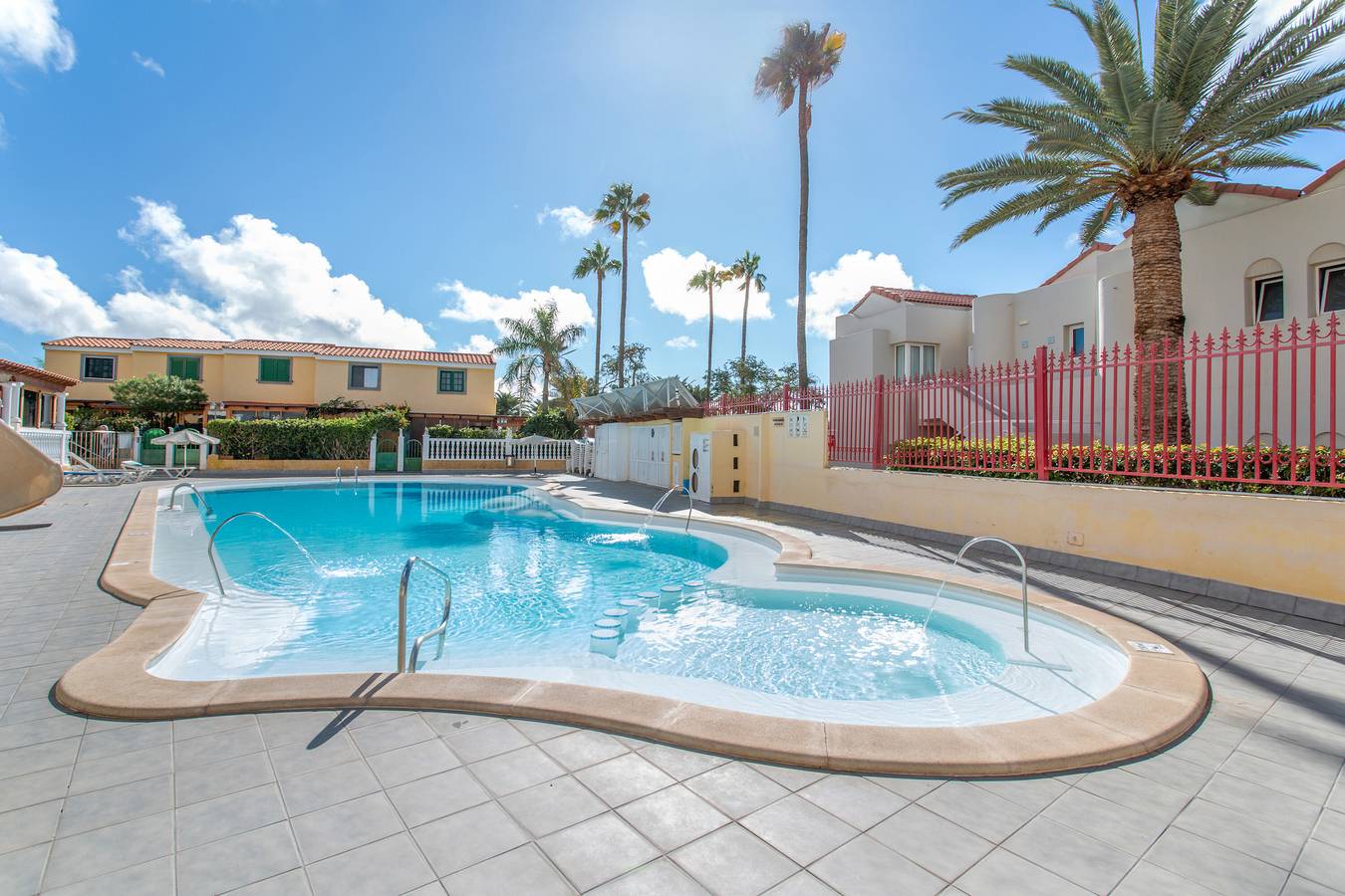 Hel lägenhet, Holiday Apartment 'Alojamiento En Los Parrales' with Shared Pool in Maspalomas, San Bartolomé de Tirajana