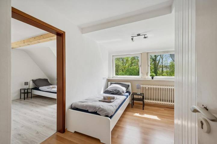 Ferienwohnung für 7 Personen, mit Balkon und Terrasse sowie Garten und Ausblick in Nürtingen