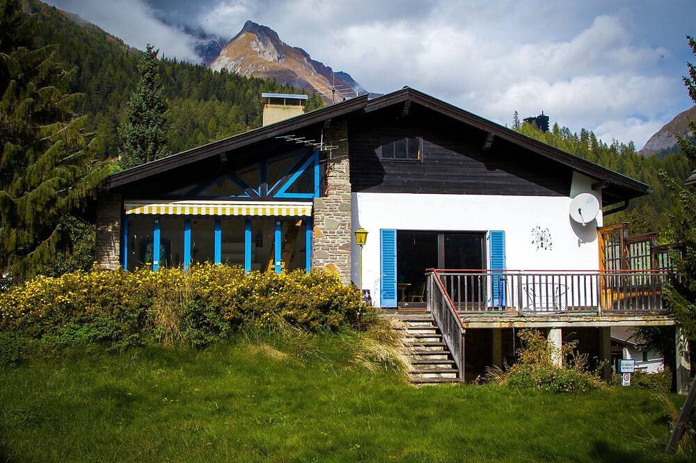 Großzügig angelegtes Ferienhaus inmitten der Schönheit der Osttiroler Natur in Kals am Großglockner, Bezirk Lienz