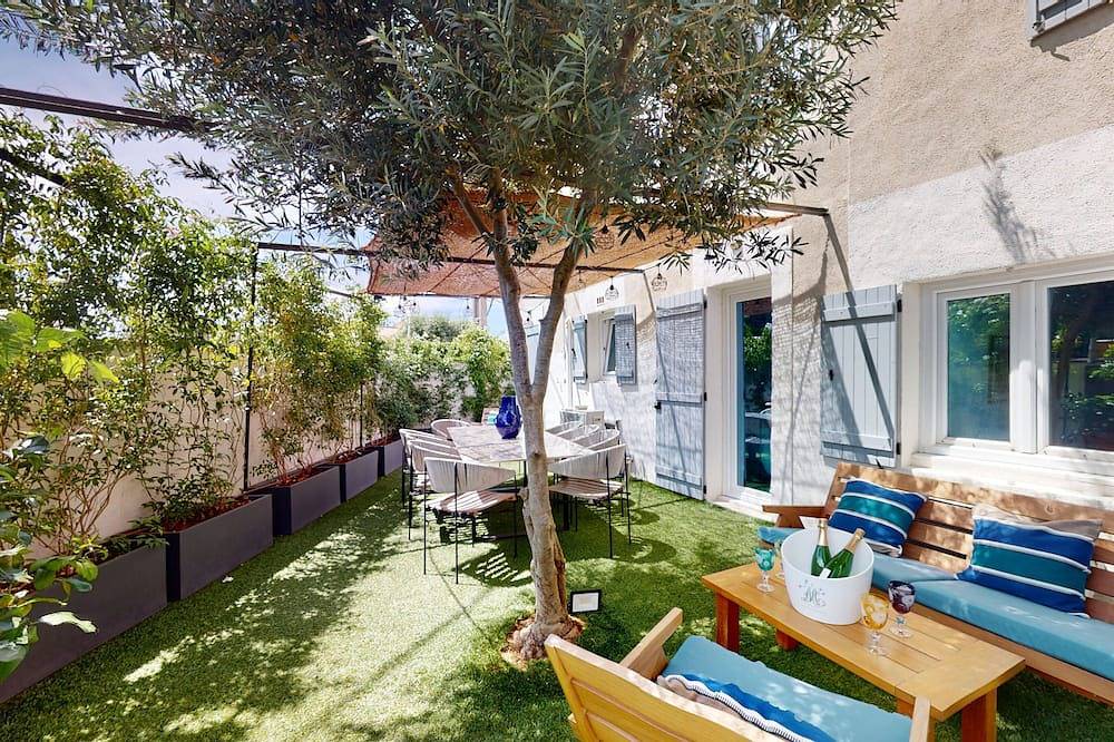 Ganze Wohnung, 700m from Place des Lices. A guaranteed favorite. Garden with Jacuzzi. Parking in Saint-Tropez, Mittelmeerküste (Frankreich)