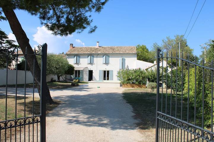 Location de vacances pour 9 personnes, avec jardin à Sérignan-du-Comtat