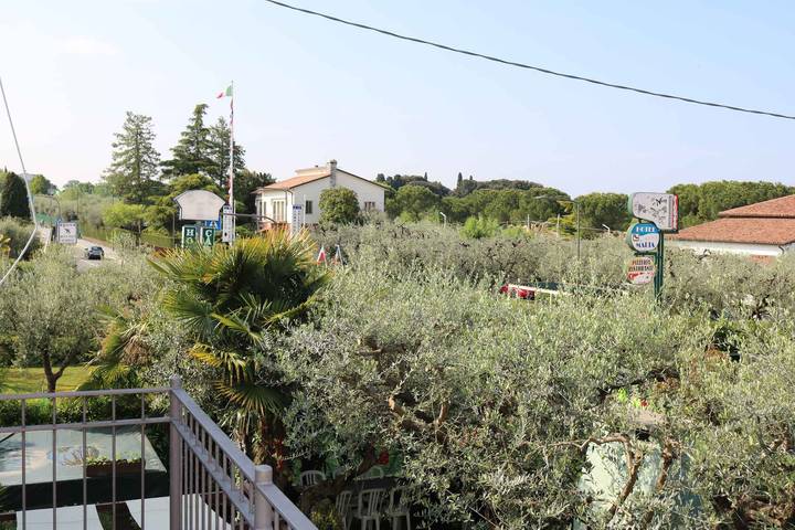 Ganze Ferienwohnung, Ferienwohnung Wohnung mit Terrasse in Lazise, Gardasee-Berge