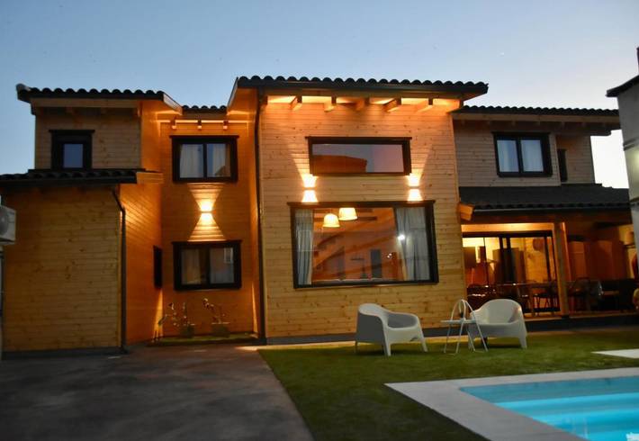 Chalet para 10 personas, con piscina y jardín - 1
