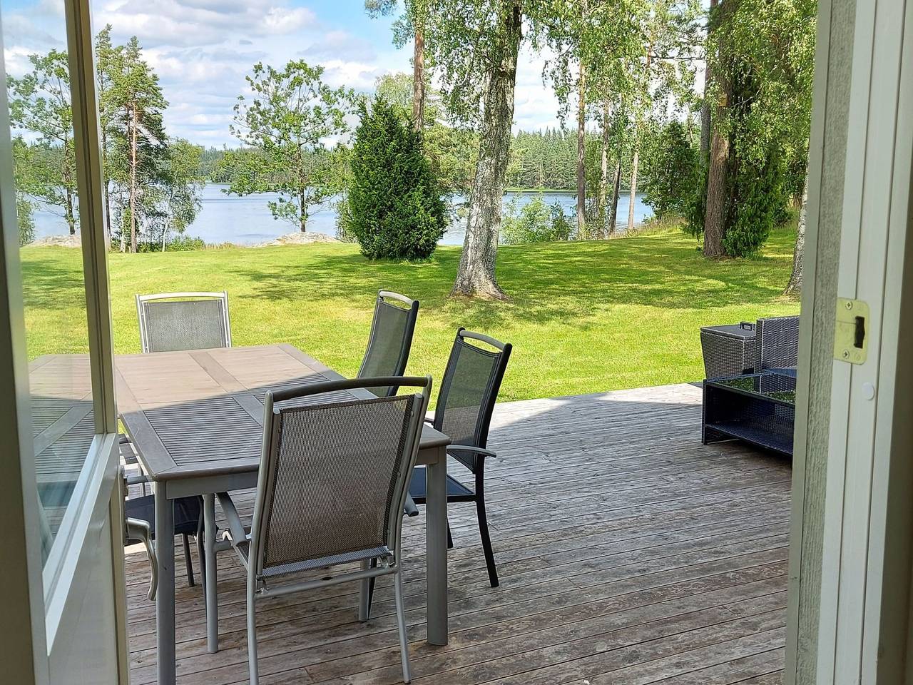 Hus för 9 Personer, med sjöutsikt samt trädgård och bastu