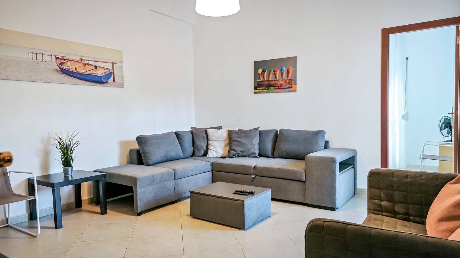 Appartement entier, Apartamento Solário près de la plage, avec piscine et Wifi in Armação de Pera, District de Faro