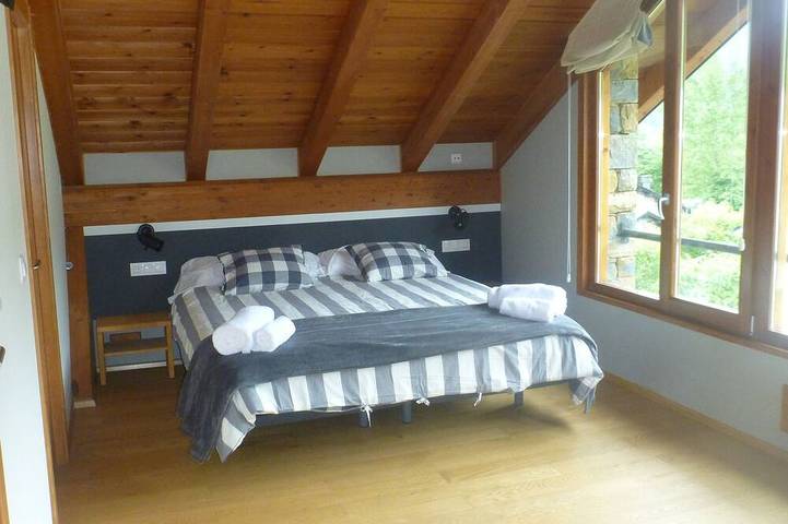 Gîte pour 16 personnes, avec jardin à Sort - 2