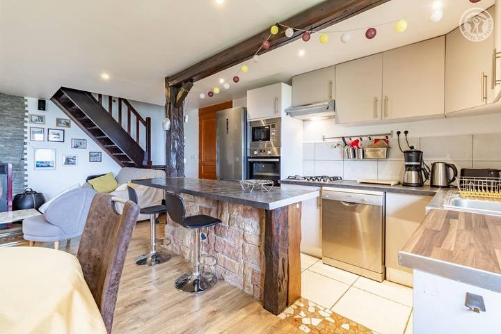 Gîte pour 6 personnes, avec terrasse à Les Déserts - 3