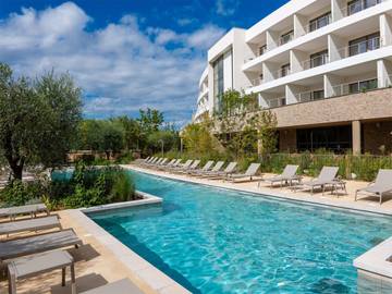 Gîte pour 2 personnes, avec piscine ainsi que jardin et sauna, adapté aux familles à Baillargues