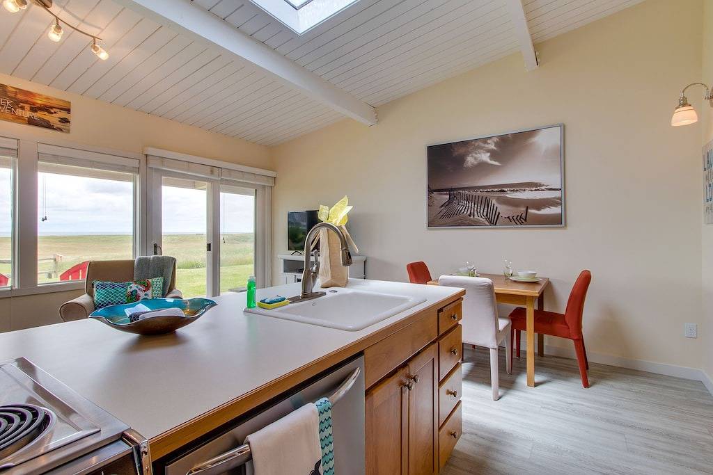 Ganze Wohnung, Hundefreundliche Wohnung am Meer, in der Nähe von Gearhart Golf Links - zu Fuß zum Strand! in Gearhart, Clatsop County