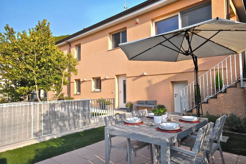 Apartamento entero, Trieste (Barcola) - Apartamento en villa con jardín privado, a 300 metros del mar in Trieste, Carso