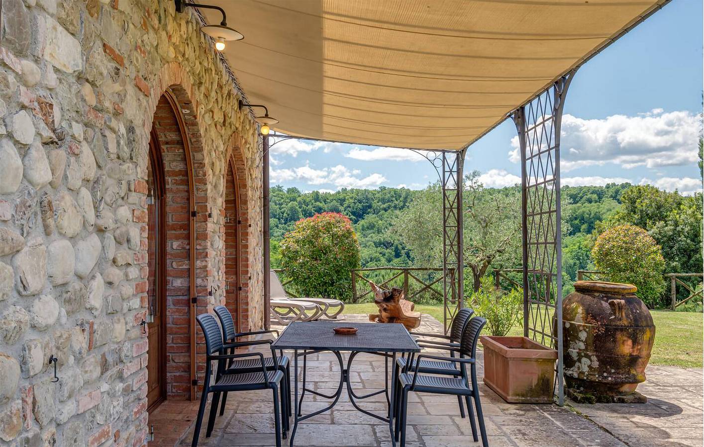 Charming Apartment with Pool and Terrace, 2km from Leccio in Reggello, Valdarno