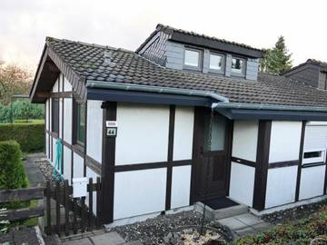 Ferienhaus für 2 Personen, mit Garten am Biggesee