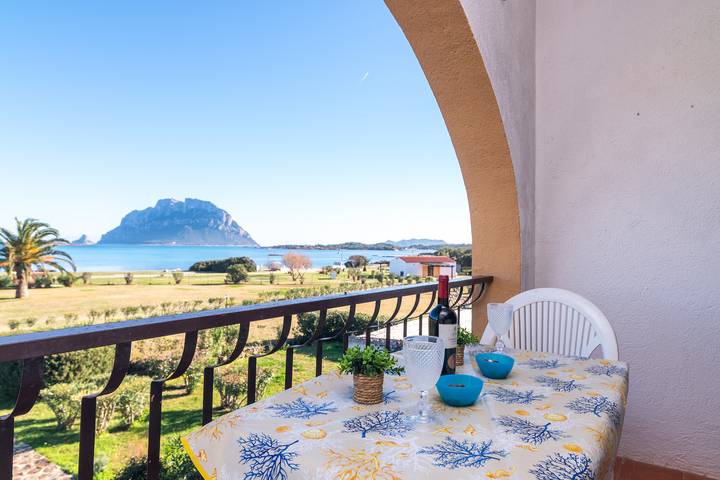 Location de vacances pour 6 personnes, avec terrasse et vue sur l’océan, adapté aux familles dans Loiri Porto San Paolo - 3