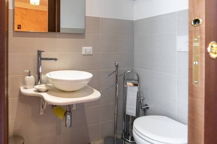 Ganze Wohnung, Guesthost - Discovering Liguria! Castelvittorio Duplex Apt x6 in Castel Vittorio, Ligurische Alpen