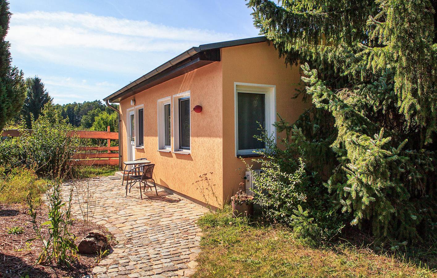 Ganze Ferienwohnung, Charmante Wohnung mit Parkplatz, Garten & Terrasse | Nähe Strand & Fluss in Kagar, Rheinsberg