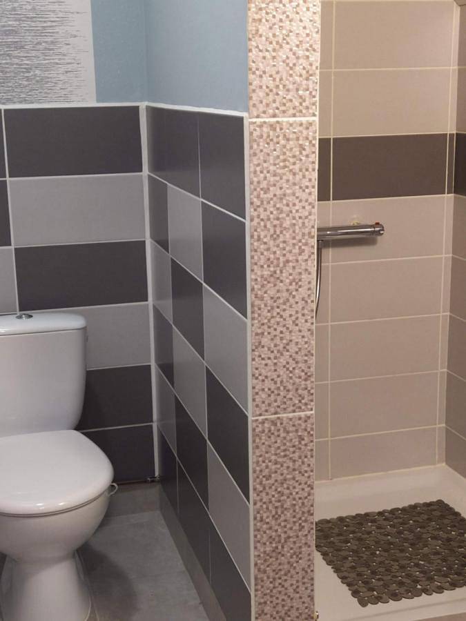 Double Room with Private Bathroom in Coutances, Région de Coutances
