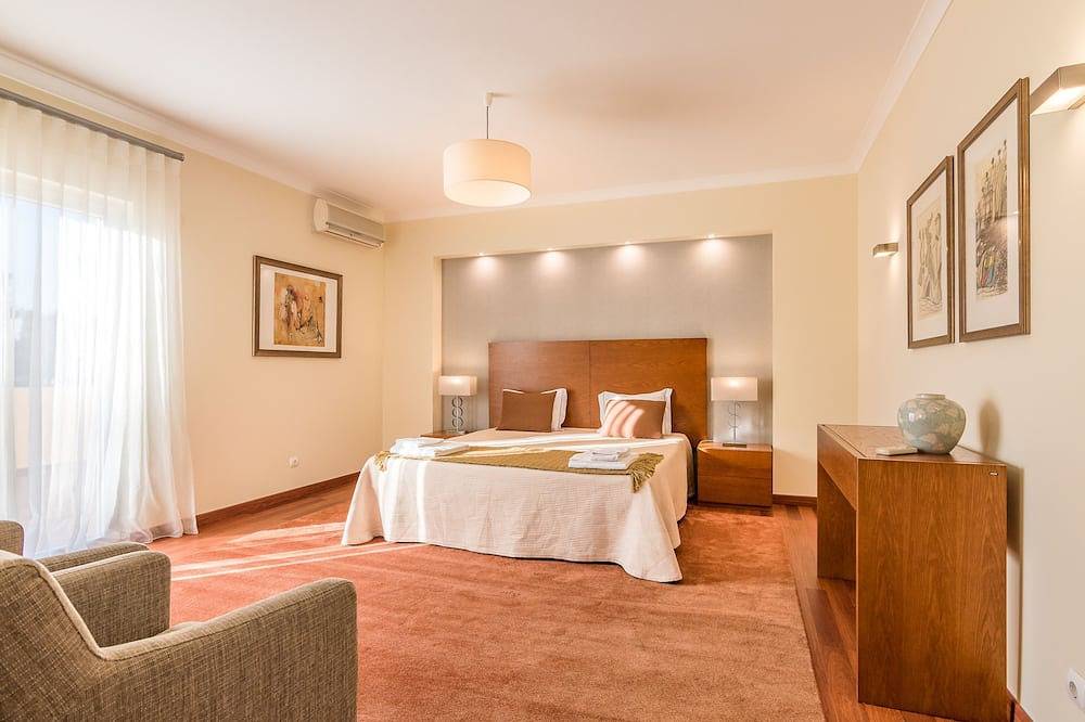 Villa Penina Gardens Heated Pool, Jacuzzi, Cinema, Gym, Games and Gardens in Alvor, Faro District