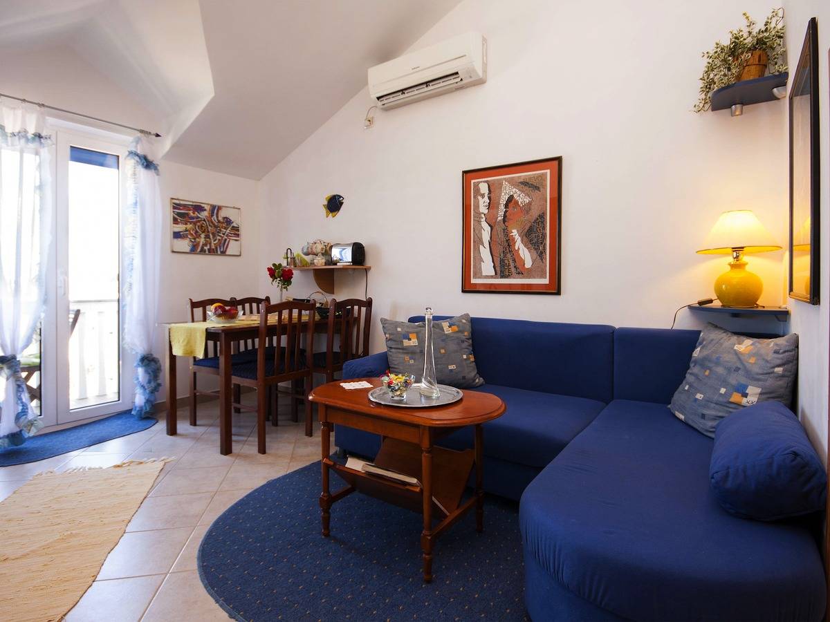 Ganze Wohnung, Apartment Grivicic A2 mit Meerblick auf der Insel Krapanj in Krapanj, Brodarica