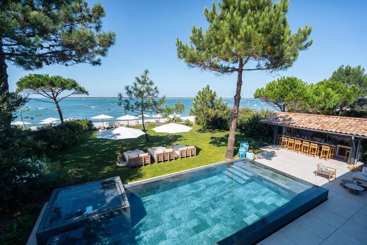 Maison de vacances pour 14 personnes, avec Balcon et Jacuzzi ainsi que Terrasse et Jardin dans Pyla-sur-Mer