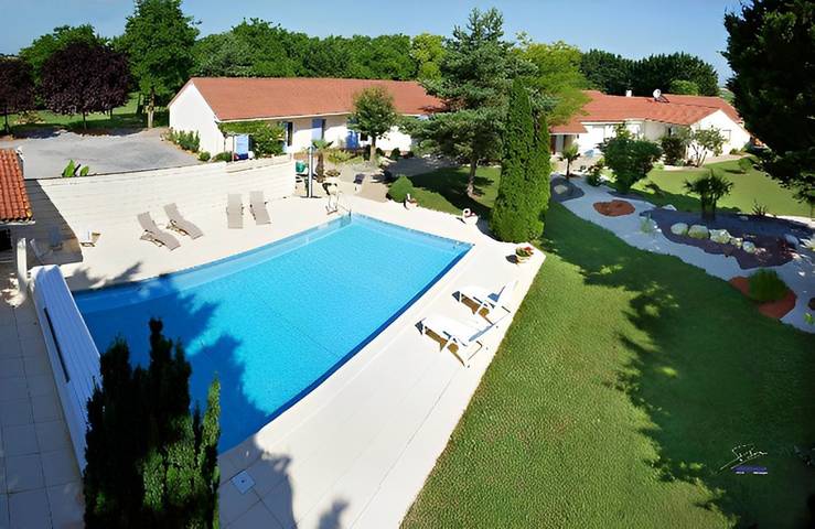Location de vacances pour 2 personnes, avec Jardin et Piscine à Vienne (France)