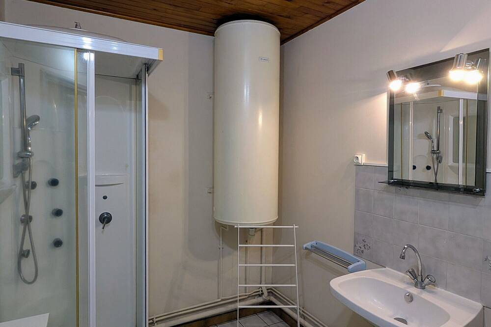 Gîte 4 pers avec cour, vue Loire in Arlempdes, Haute-Loire