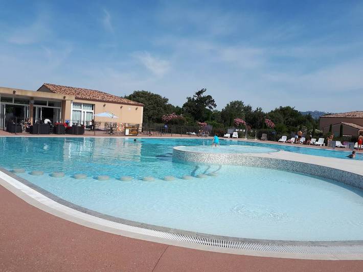 Casa de vacaciones para 6 personas, con jardín además de terraza y piscina - 1